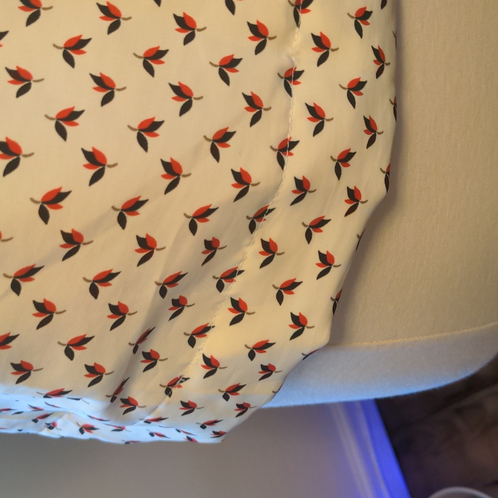 Cute Keyhole Top - Picture 3 of 3